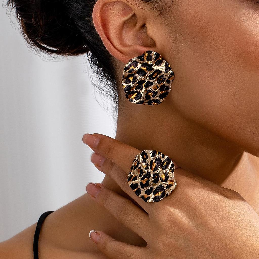 Fashion for Women Jewelry Retro Geometric Leopard Print Circle Disc Fashionable Design Earring Ring Set