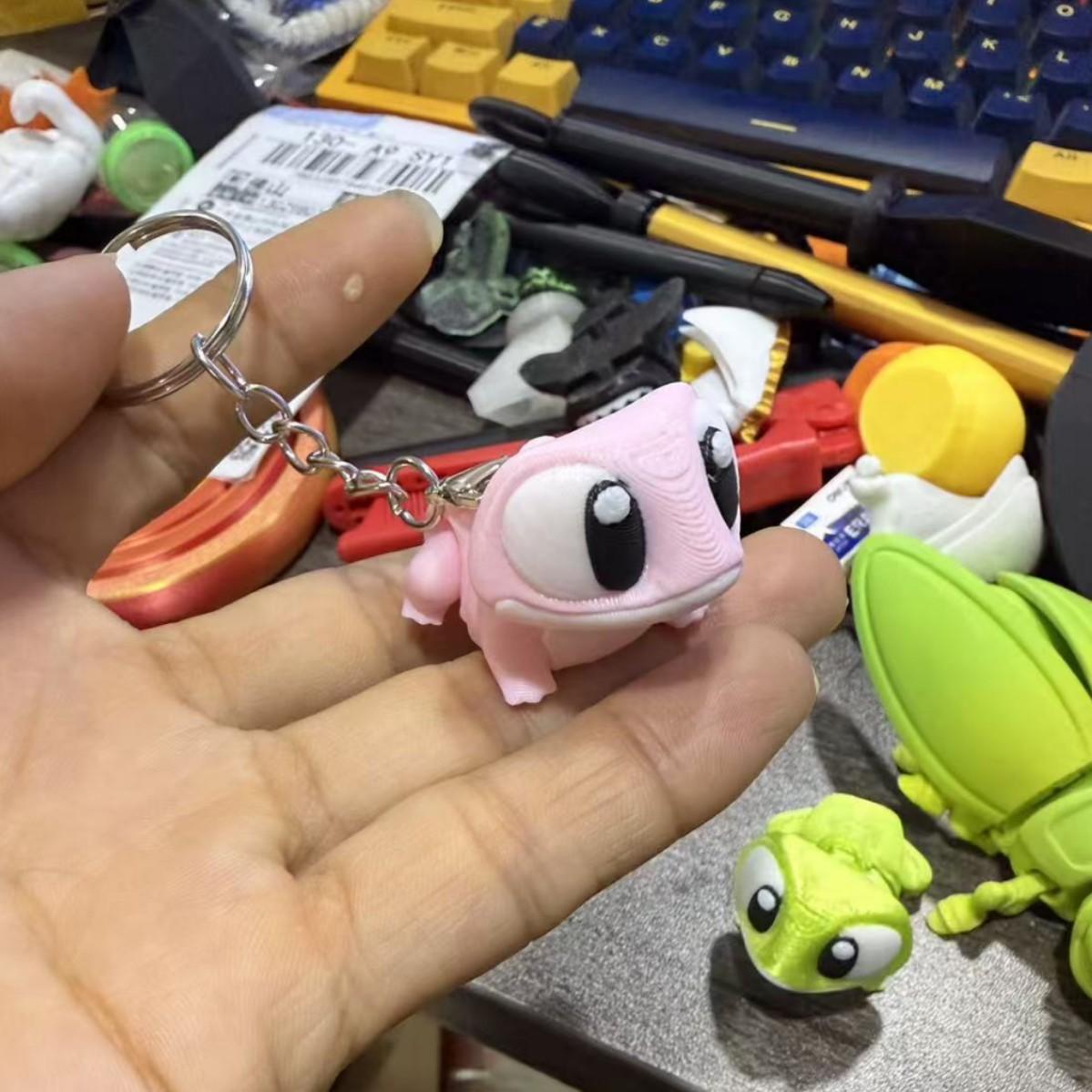 

3D Printing Cute Big-eyed Frog Figure Toy Joints Movable Realistic Little Frog Animal Desktop Ornaments Toys for Children Gifts рожевий