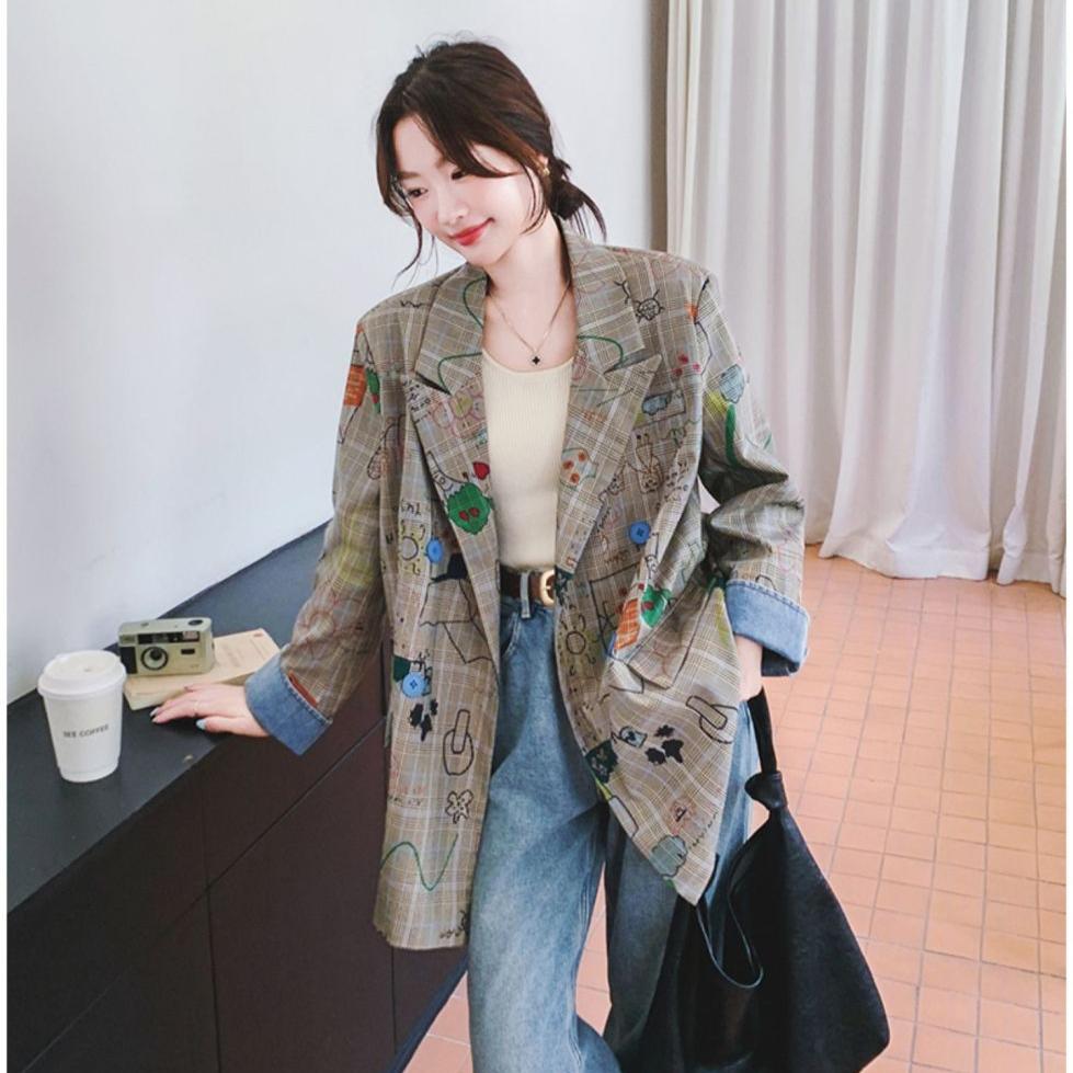 Fashionable and Loose Gray Jacket with Graffiti Print for Women Autumn