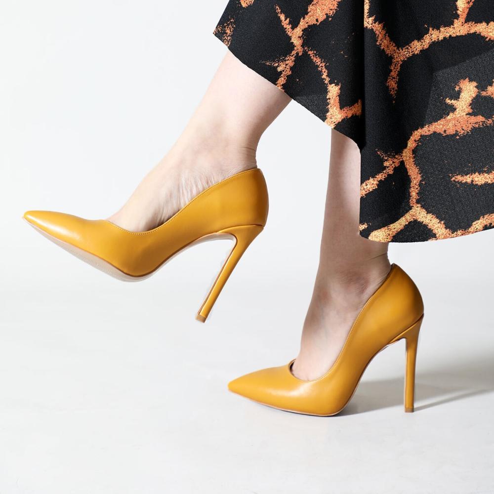 

Женские желтые туфли на остроконечном каблуке