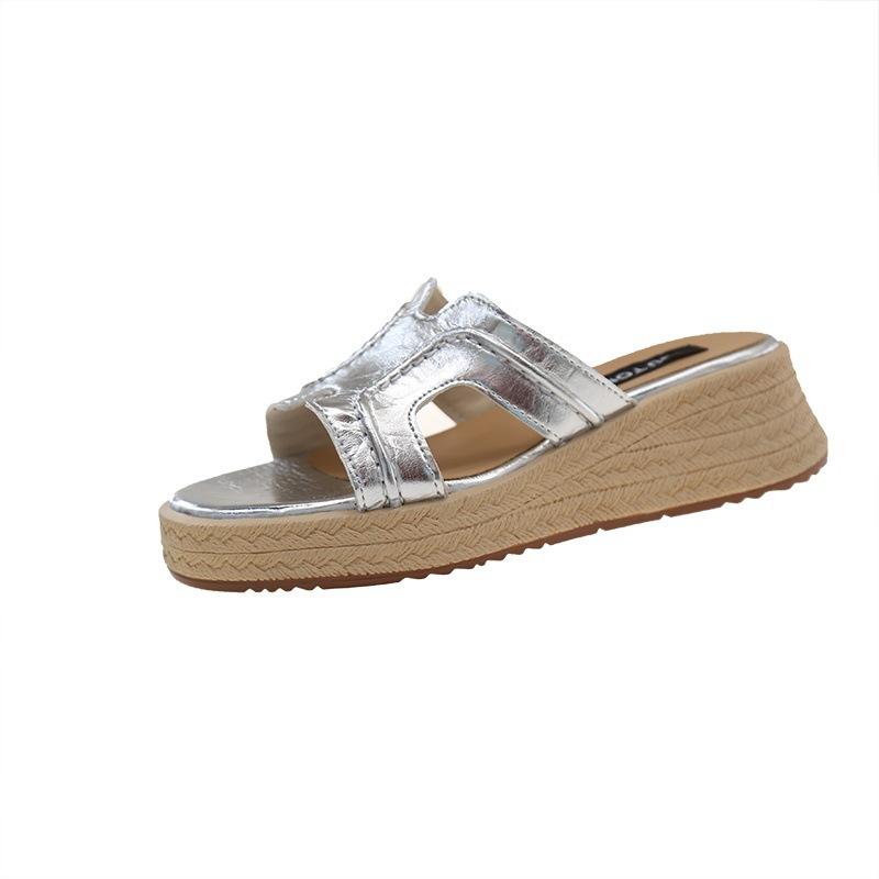 

Увеличение роста 5 см толстая подошва H-образные сандалии для женской летней носки 2025 новые соломенные плетеные на платформе повседневные белые шлепанцы на одной перемычке 40 серебряный