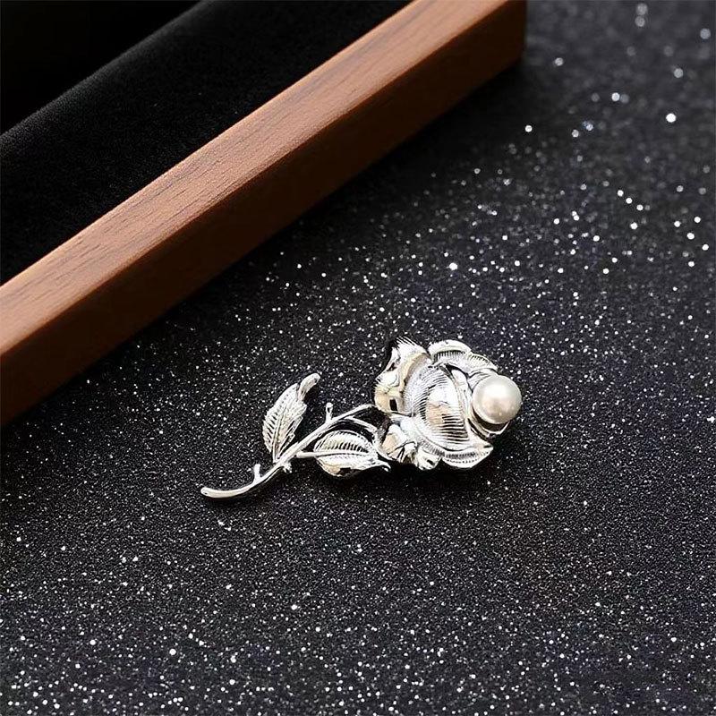 

Light Luxury Retro Gold And Silver Rose Pearl Chest Men And Women Niche High-End Corsage Suit Pin Accessories