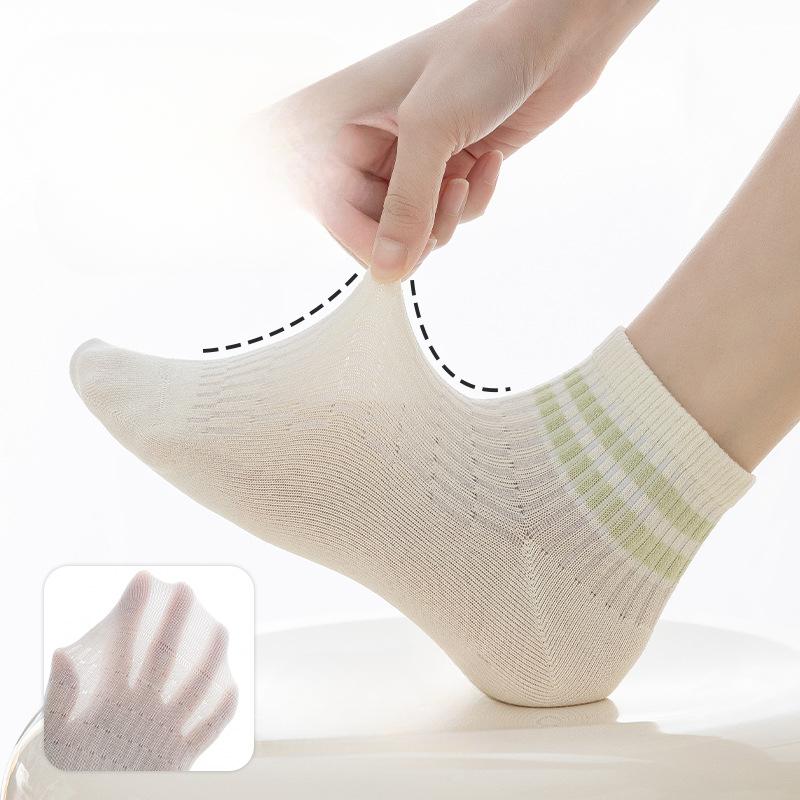 Summer Thin Mesh Double-bar Striped Boneless Sports Socks for Women That Won't Fall Off