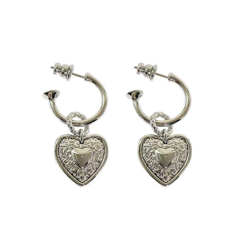 Retro Embossed Heart Stud Earrings Light Luxury Niche High Texture Personalized Versatile Temperament Fashion Ear Jewelry Holiday Gift For Ladies