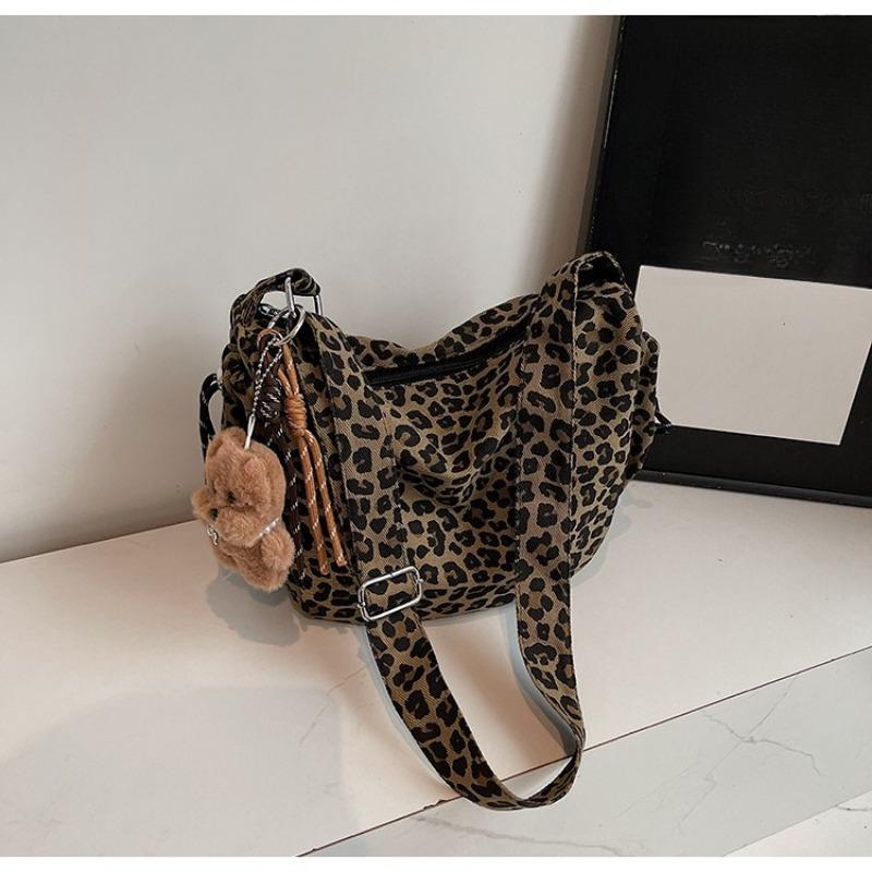 A Large-capacity, High-end, Niche Crossbody Bag and A Tote Bag for Commuting To Work
