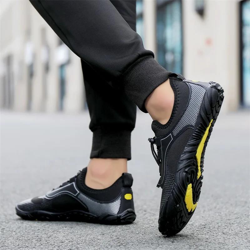 Модные зимние теплые тапочки мужские уличные мягкие домашние туфли модные плюшевые — фото 3