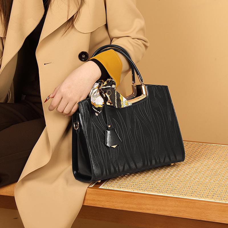 Mother's Day gift tote bag, fashionable and versatile, with a high-end feel, perfect for mom, 2025 spring/summer new model, large capacity handbag