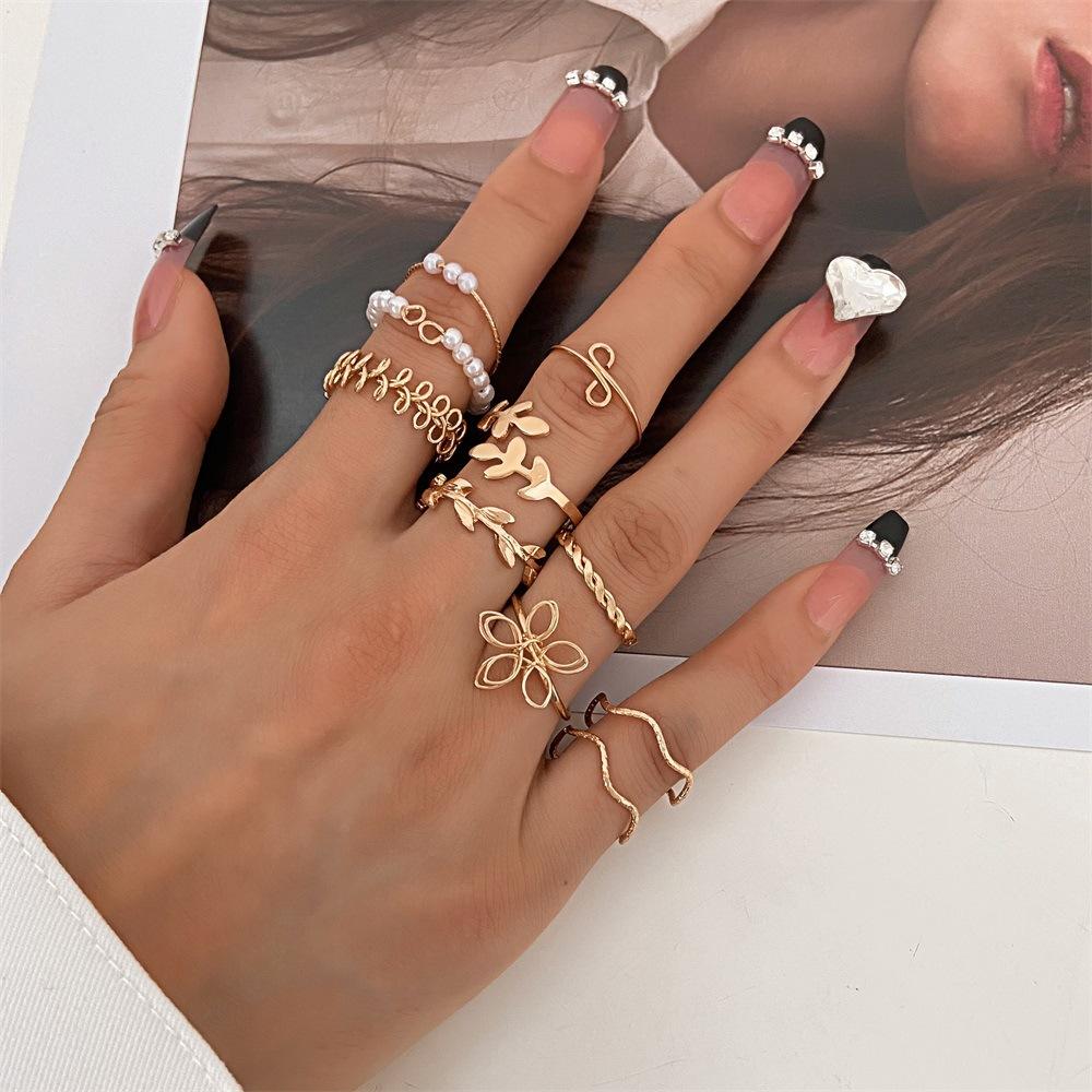 26 Retro Pearl Flower & Leaf Ring Set – Creative 10-Piece Joint Rings for Women