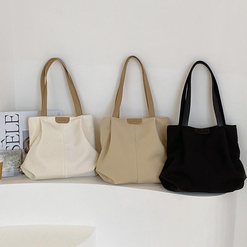 Koreanische Version tragbare Damen-Tasche für Pendler Winter Neu Ausländischer Stil Pendler-Achseltasche Studentenmode Canvas Make-up-Klasse Tragetasche