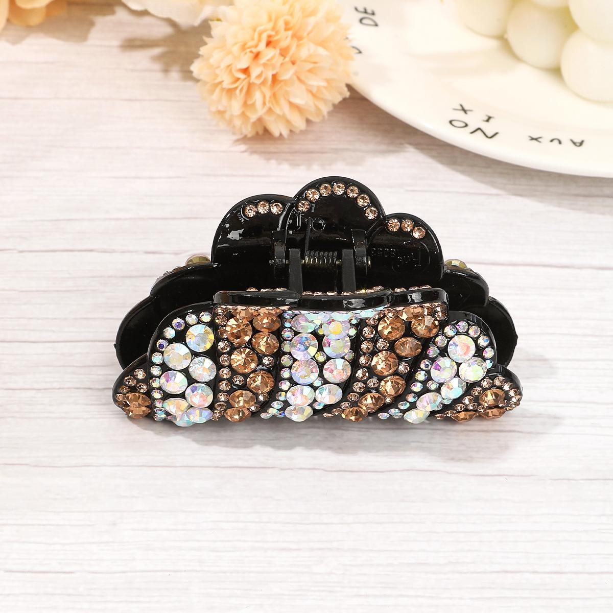 

AWAYTR Elegant High Grade Rhinestones Hair Claw for Women Temperament Lady Vintage Hair Clip Hairpin Fashion Hair Accessories