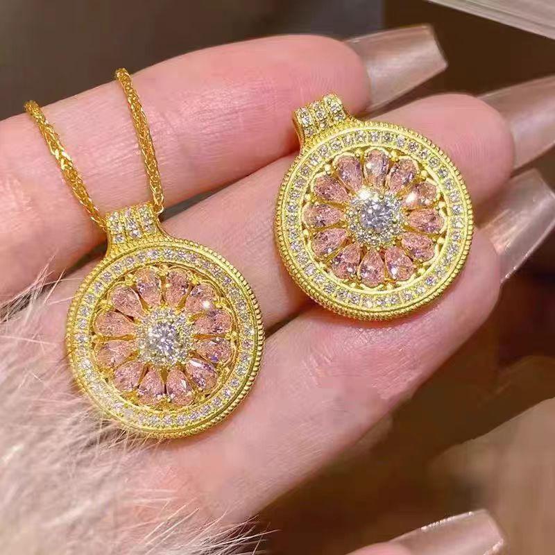 [Rose Window] Golden Pink Eight Treasures Compass Pendant Necklace Niche Design Sense Exquisite Heavy Industry Versatile Necklace