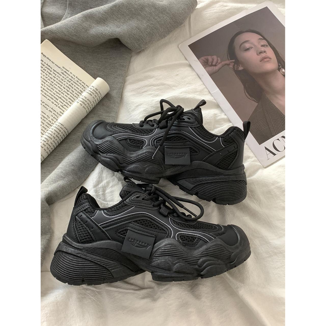 

Уродливые милые кроссовки с большой головой женские 2024 корейская версия сетчатые дышащие маленькие белые туфли универсальные кроссовки для бега повседневные 35 чёрный