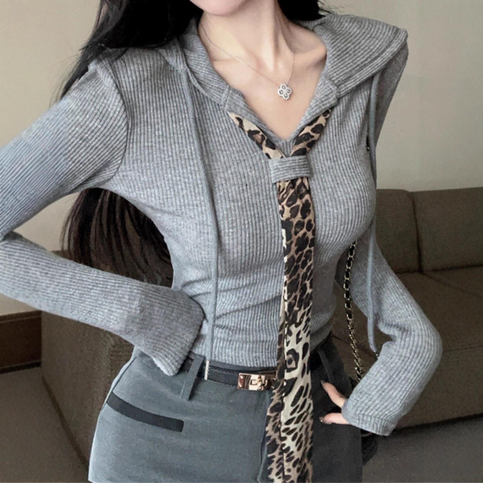 

Chic Leopard Print V-neck Tie Patchwork Long-sleeve Top for Women - Autumn Hooded Collarbone Style Large сірий колір
