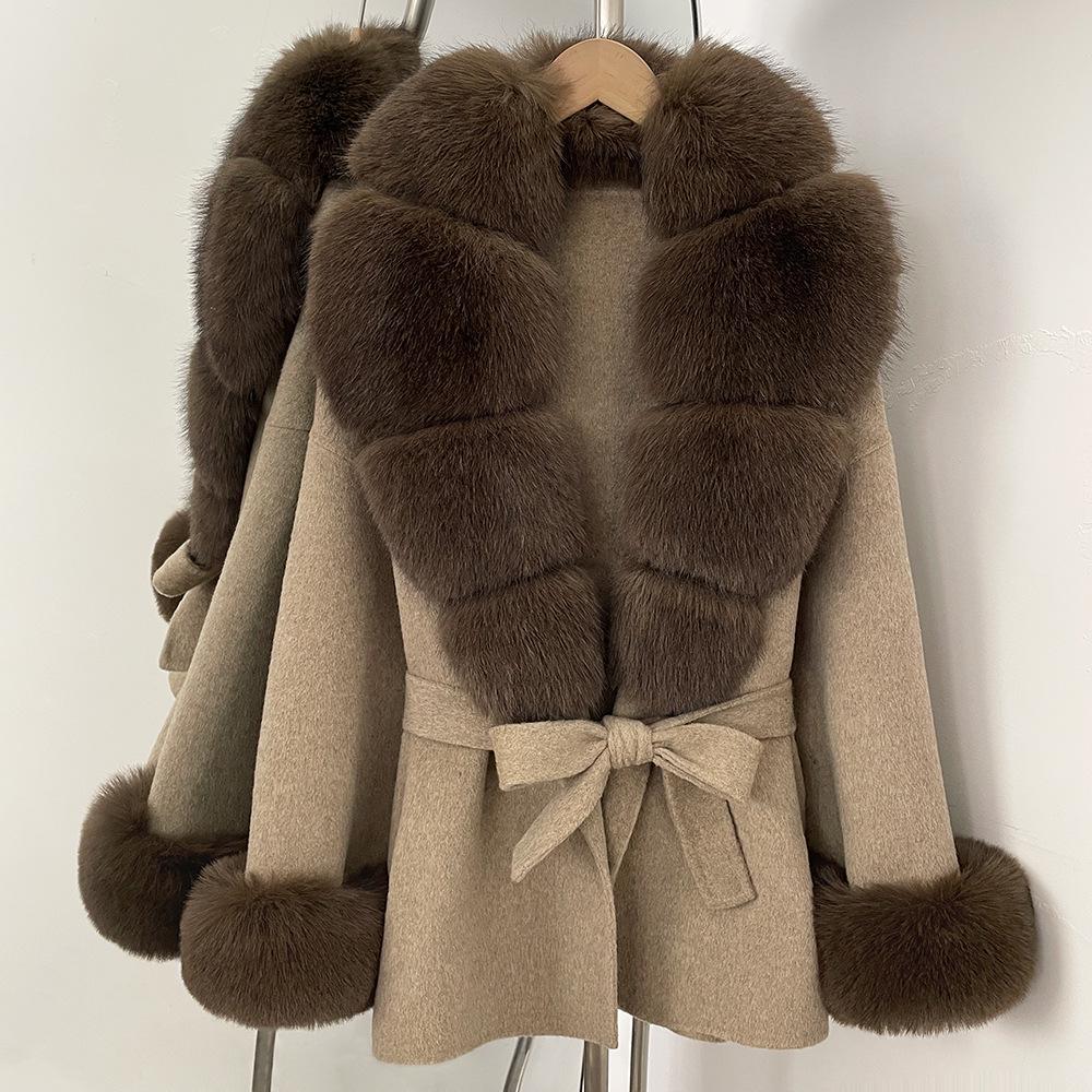 Cappotto Elegante Dimagrante in Cashmere Double-Face Autunno/Inverno 2025 con Pelliccia Sintetica di Volpe e Vita Cintureggiata
