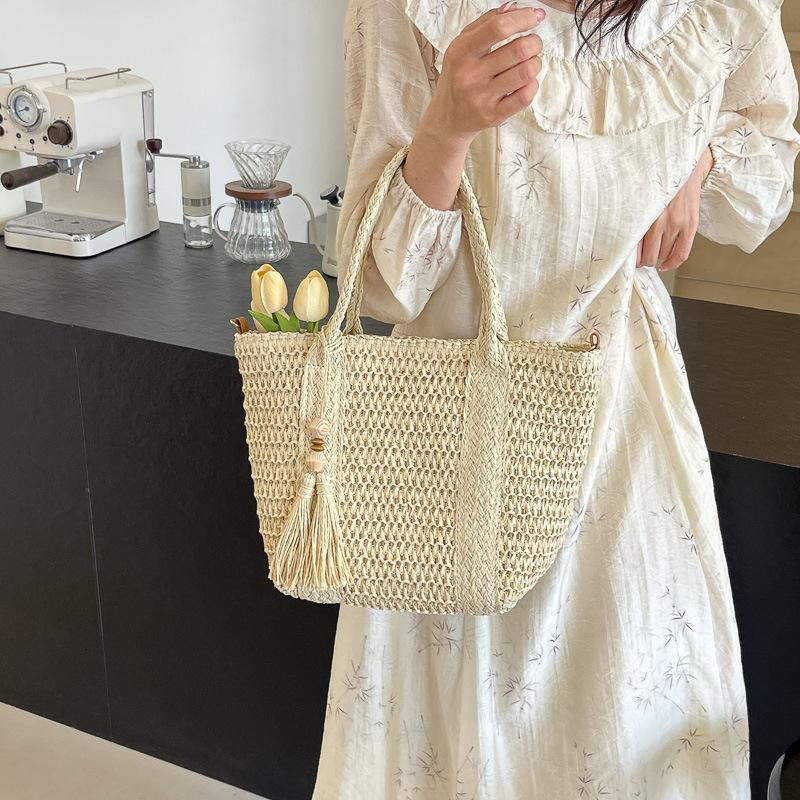 Large Capacity Grass Woven Handbags Women's Summer Beach Vacation Single Shoulder Crossbody Bag Chic Peach Wood Tassel Totes
