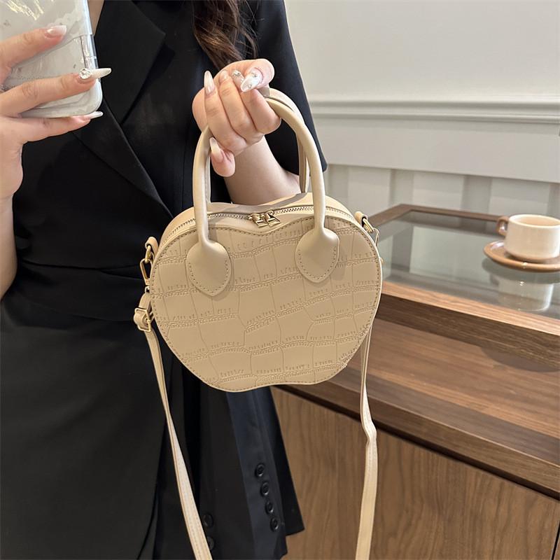 Chic Casual Crossbody Heart-shaped Bag For Women Perfect For Fashion Forward Outfits