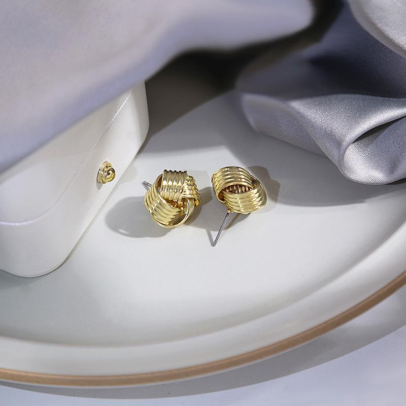 Premium Sense Cold Exaggerated Metal Pleated Geometric Earrings, Personalized Retro French Flower Peach Heart Earrings