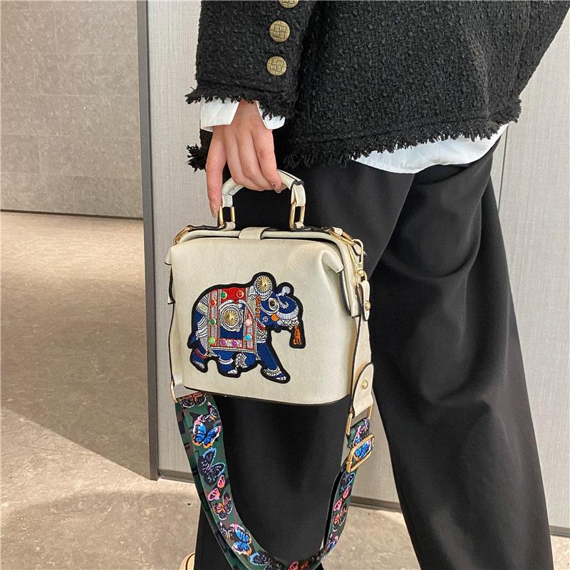 Vintage Embroidery Elephant Doctor Bags Wide Belt Pu Leather Women Shoulder Crossbody Bag Designer Tote Ladies Handbags Purses