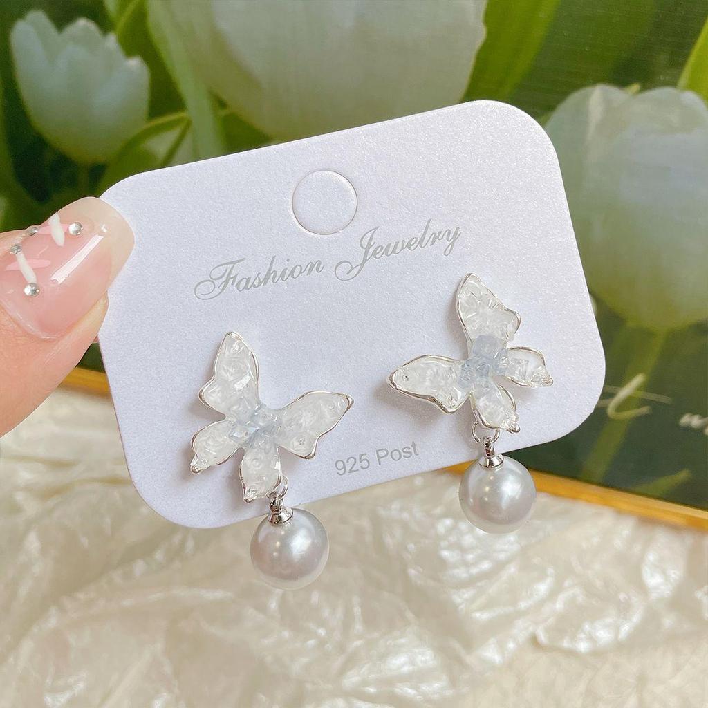Exquisite Pearl Butterfly Earrings with Silver Needle – Gradient Light Luxury Design for Women