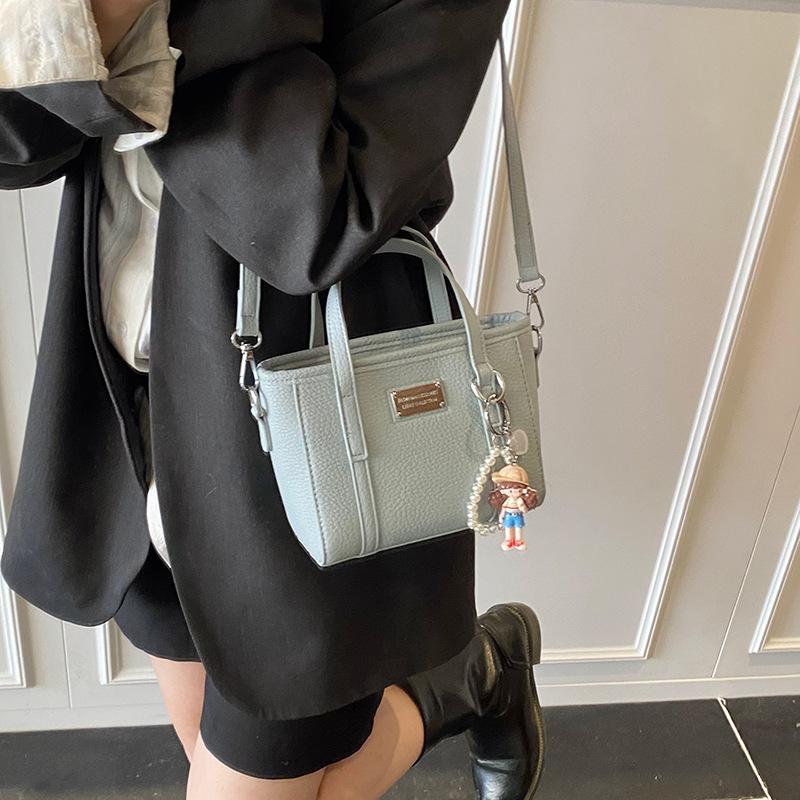 Small bag women's summer versatile new simple casual messenger bag is now popular bucket bag