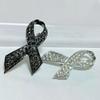 Spilla Semplice in Lega Nastro Bianco e Nero Spilla Pin Spilla Funerals Pin Commemorativo Spilla di Lutto Abito Abbigliamento Gioielli Accessori