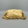 [Gebraucht] The Chain Pouch Weiche voluminöse Clutch 'Porridge/Gold' - Sehr gut #1ADO39M