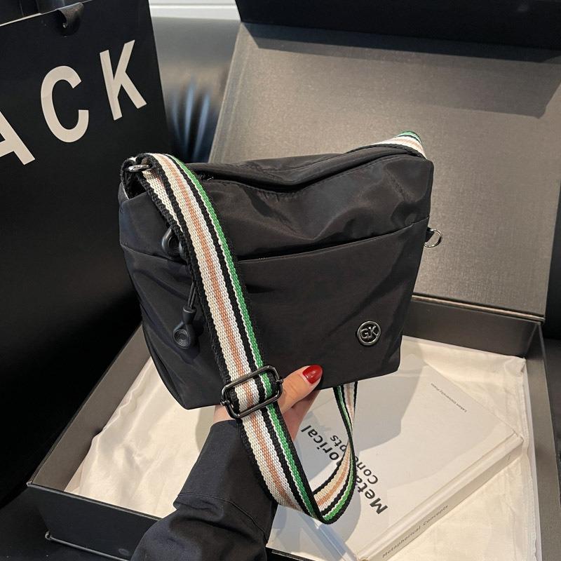 Casual Minimalist Nylon Crossbody Bag Premium Lightweight Small Shoulder Bag Commuter Phone Bag Spacious Women Purse