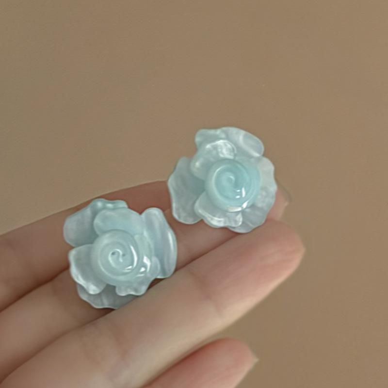 

Summer super fairy retro flower earrings women s high-end sense niche temperament earrings new Chinese simple earrings women
