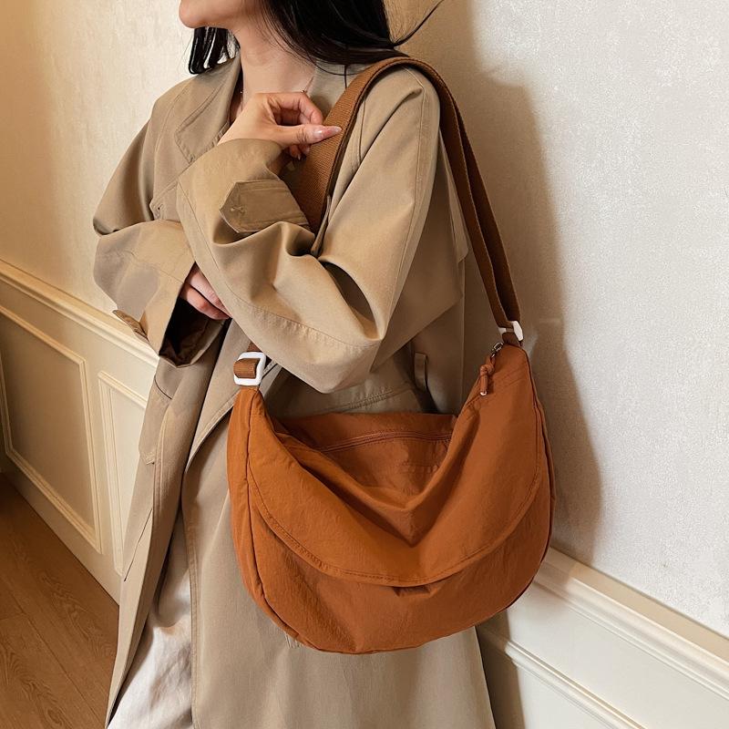 Casual Simple Shoulder Messenger Bag Large Capacity New Dumpling Bag Light and Simple Japanese Dumpling Bag Commuter Bag