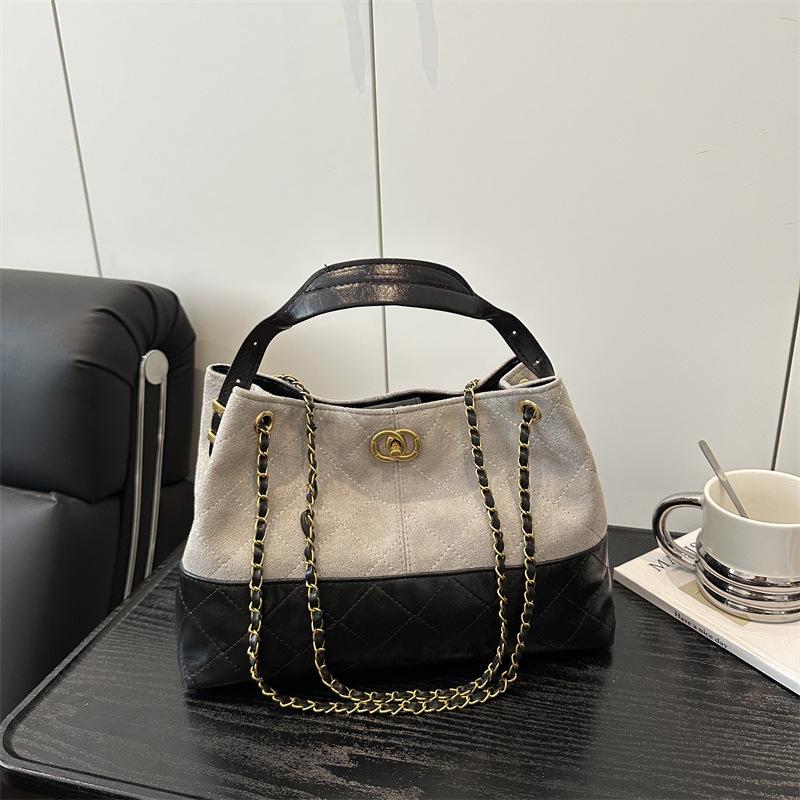 Premium large-capacity bag women's new versatile chain messenger bag fashionable commuter shoulder armpit bag