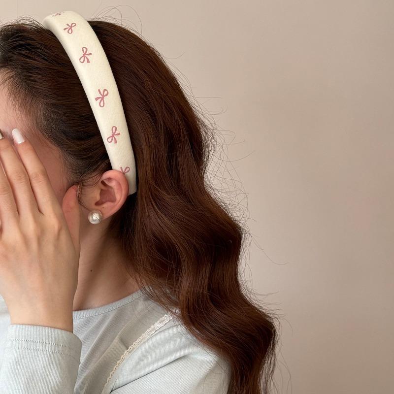 Sweet Bow Hairband for Girls with High Forehead, Suitable for Washing Face and Applying Makeup, with A Hair-styling Function.