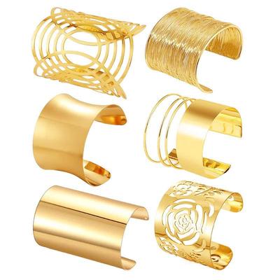 European and American Fashion Jewelry Set: Exaggerated Glossy Metal Hollow Floral Bracelet