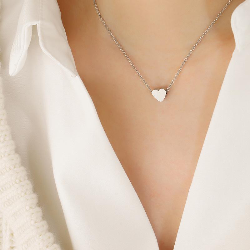 Korean-Style Heart Choker Necklace In 18K Gold-Plated Titanium Steel