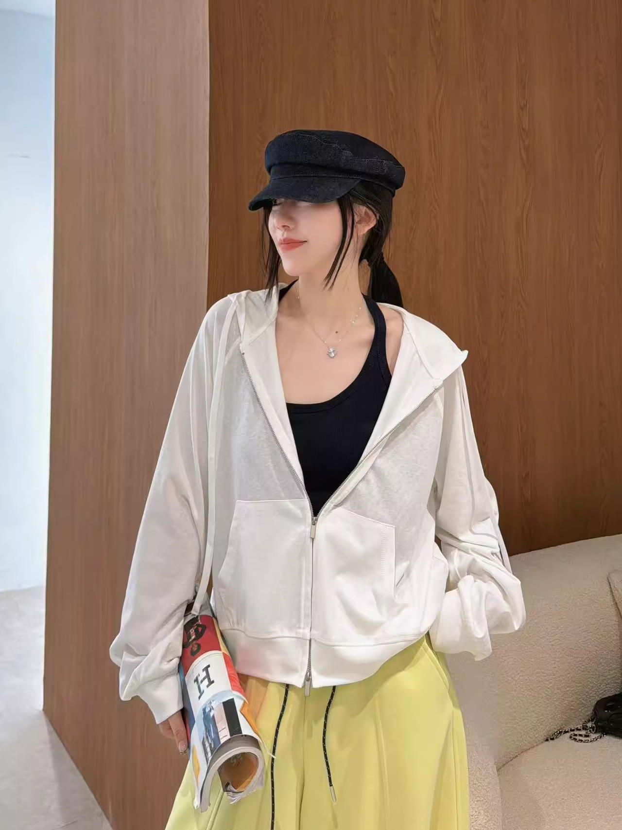 

Женская повседневная куртка с капюшоном на молнии, с кулиской и дизайном линии плеча - Коллекция Весна 2025 Medium грязно-белый