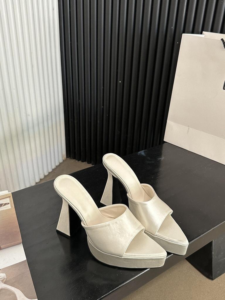 Small height-increasing sandals 2025 women's summer new thick heels hate the sky high thick-soled waterproof table super high heels cool slippers