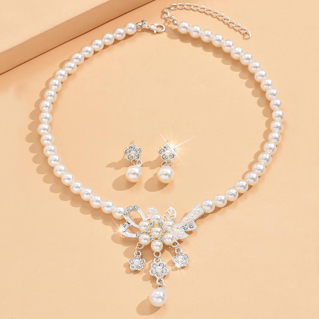 3-piece Jewelry Set, Floral Women's Pearl Earrings, Necklace Decoration Suitable for Women To Attend Parties
