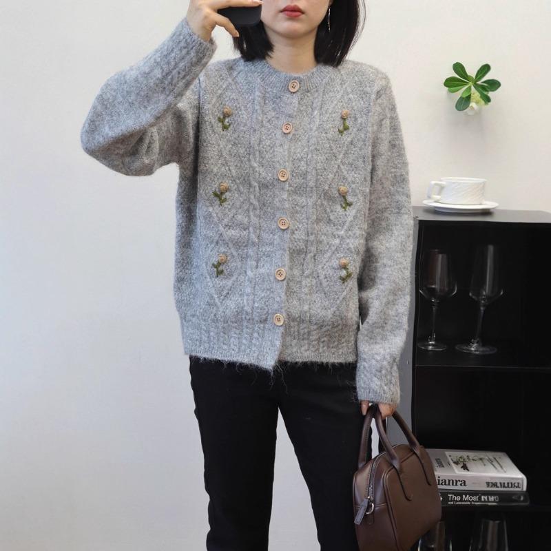 Autumn and Winter New Three-dimensional Flower Design Knitted Cardigan Gentle Wind Loose Soft Waxy Sweater Jacket Women