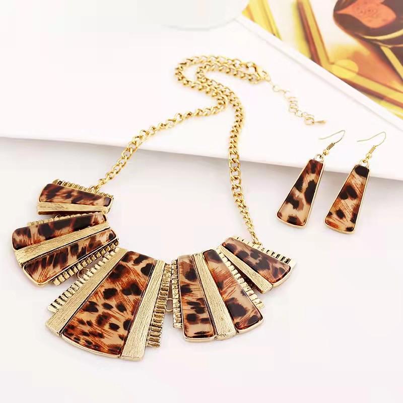 European and American Retro Leopard Print Long Necklace and Earrings Set