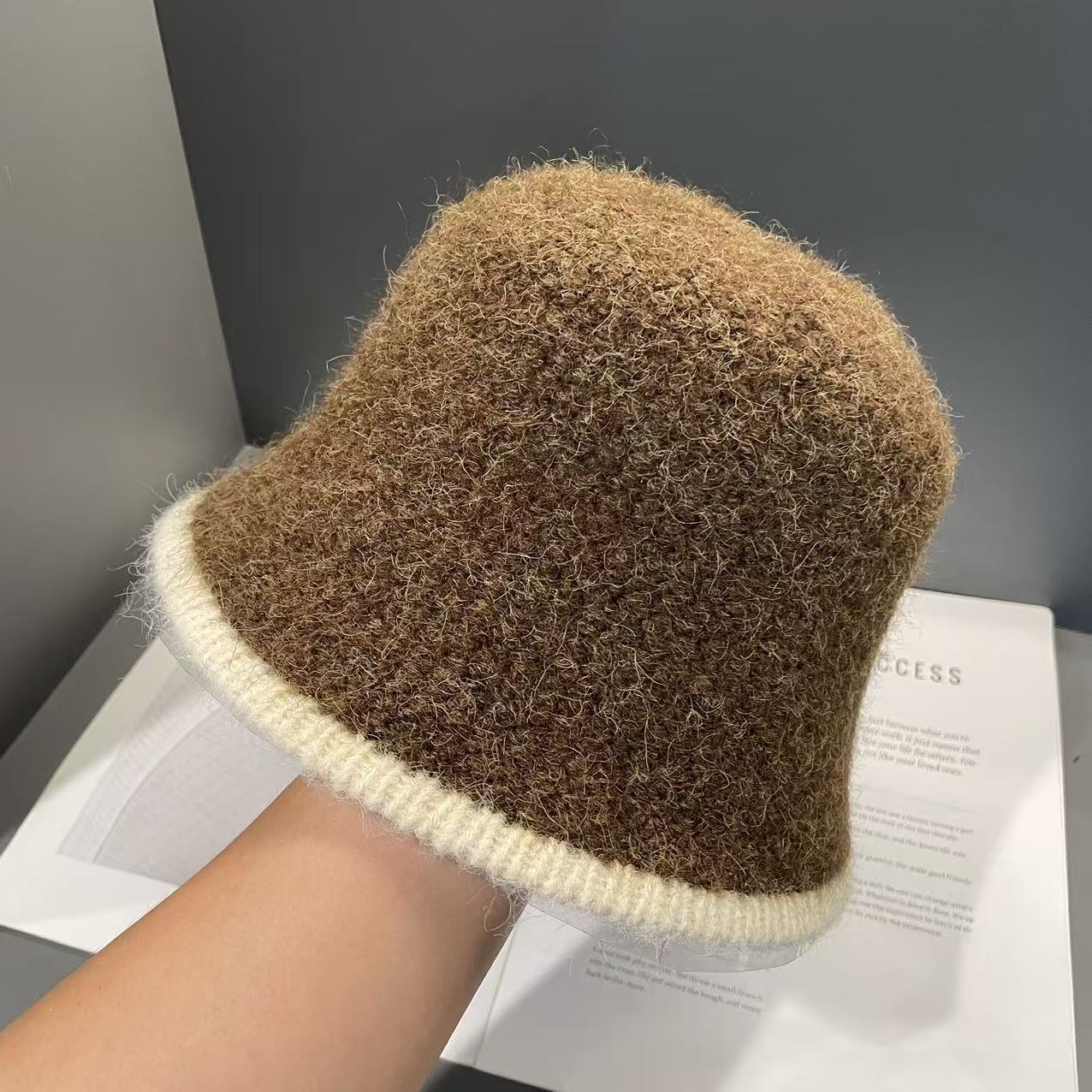 

Осенне-зимняя шерстяная шапка с цветовыми блоками и контуром для женщин. Простая и повседневная, универсальная, закрывающая лицо, теплая и защищающая уши панама. M（56-58cm）