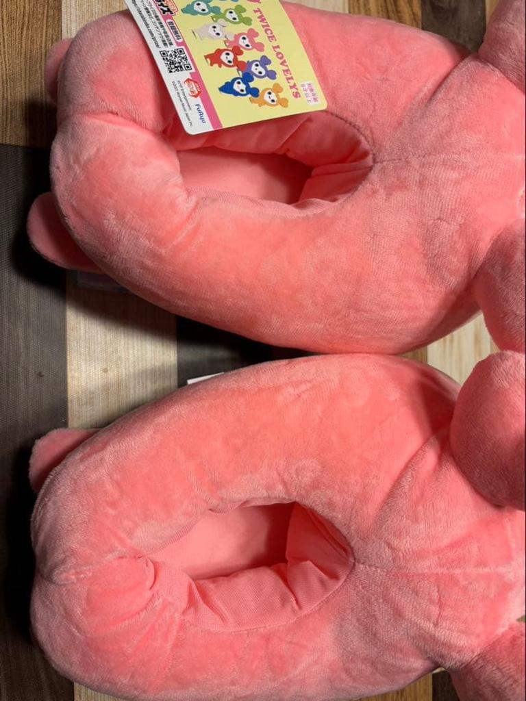 [USED] TWICE LOVELYS GIGO Exclusive Momo Plush Slippers, Pink