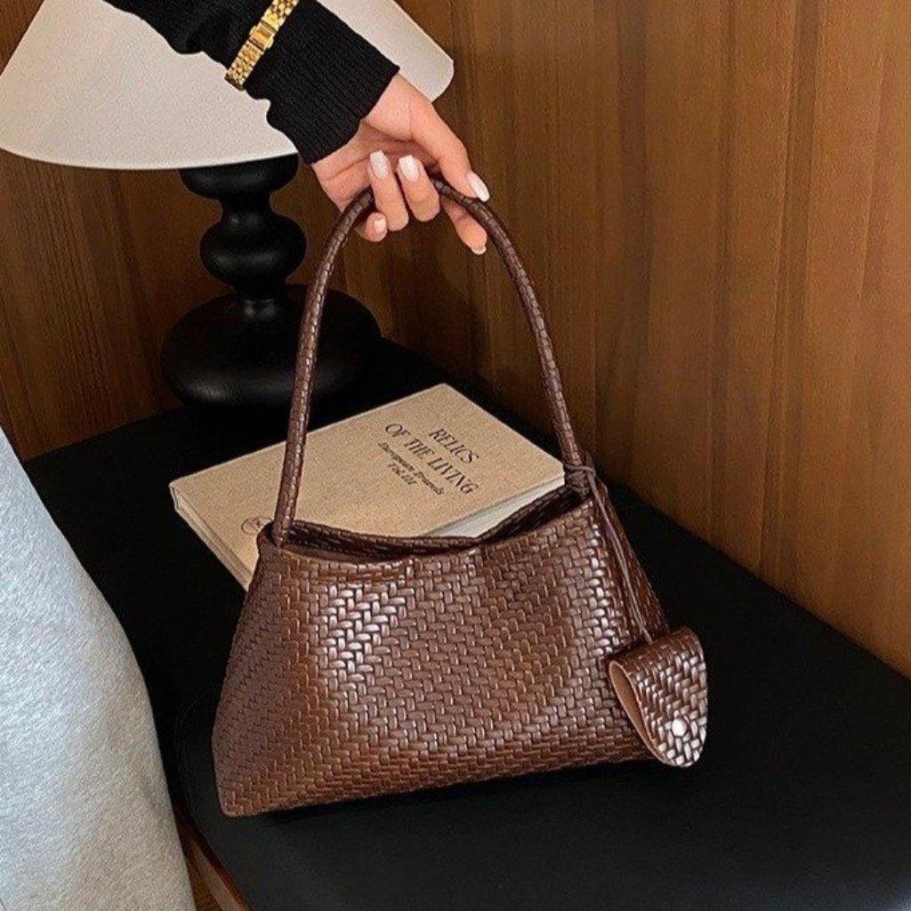 Xeie Thuk Shoulder Bag Women PU Woven Texture Daily Commute