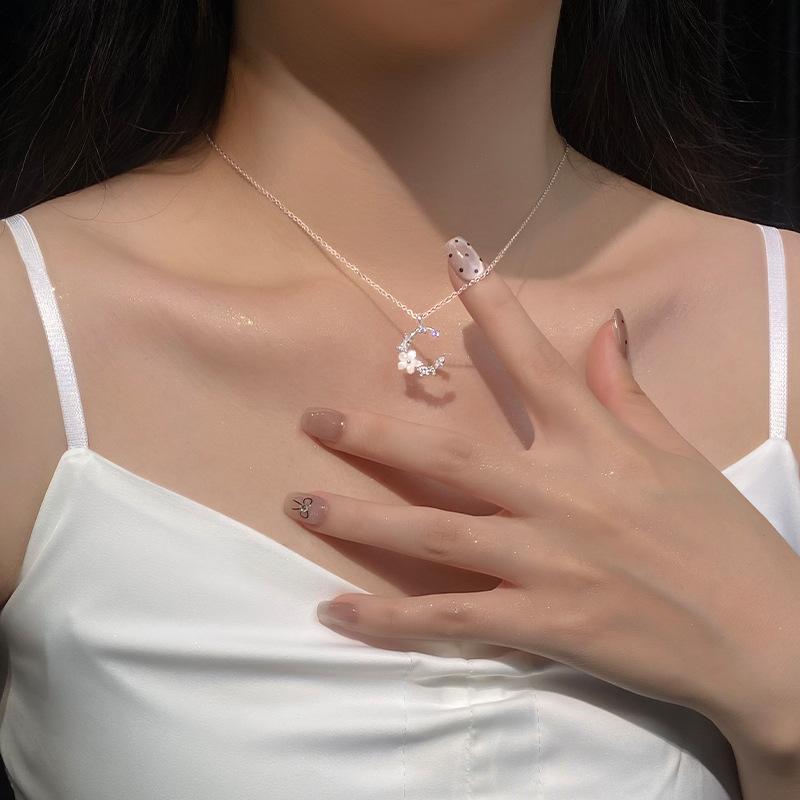 Süße Kirschblüten-Halskette für Damen im neuen Stil, Nischendesign, Ins-Stil, hochwertige frische Halskette