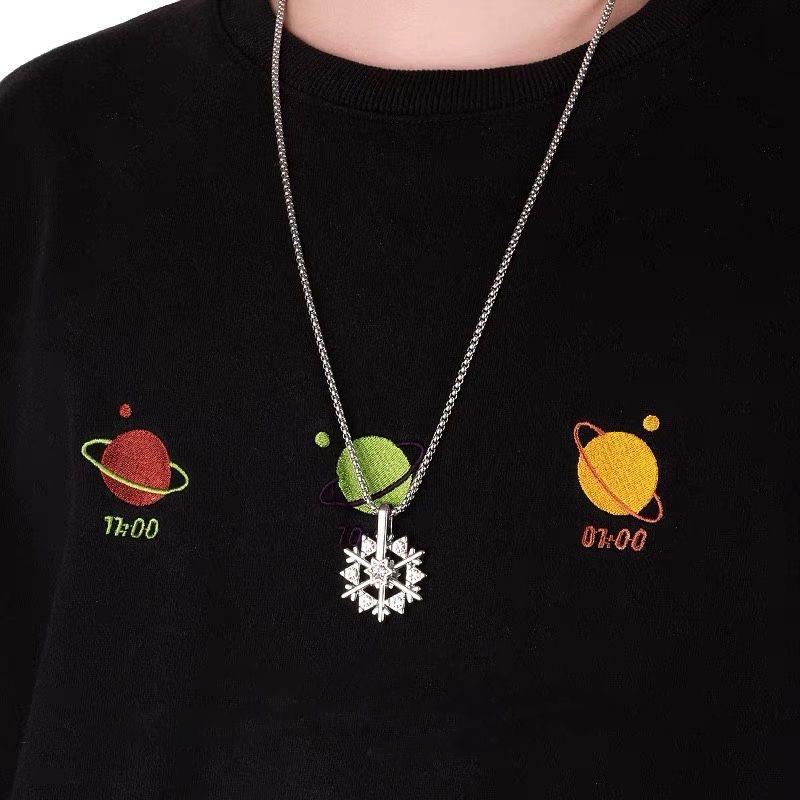 Rotating Snowflake Necklace Pendant for Men and Women, Fashionable and Simple Necklace Accessory