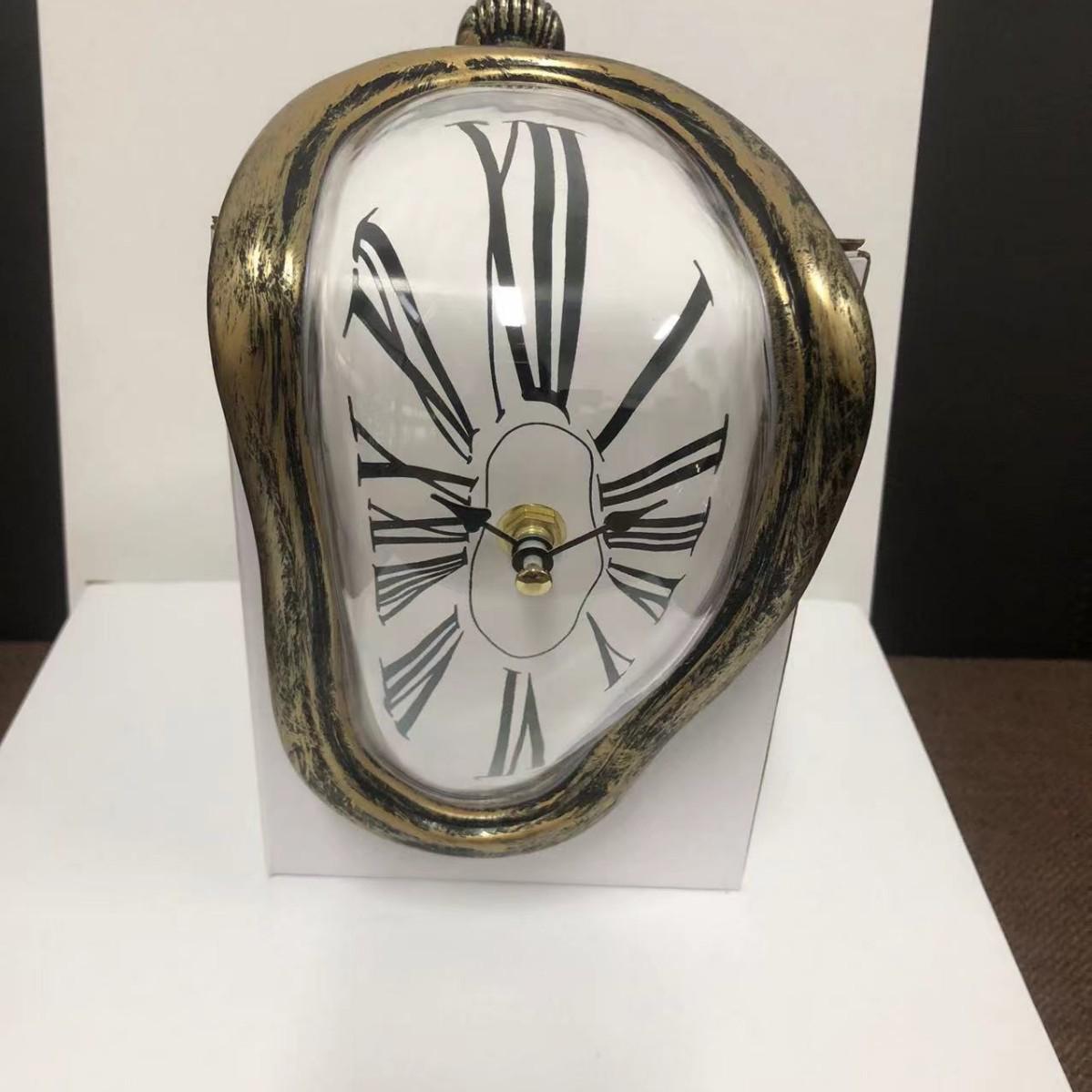 Hengli Dali-Inspired Creative Melting Wall Clock with Twisted Sweep Hands