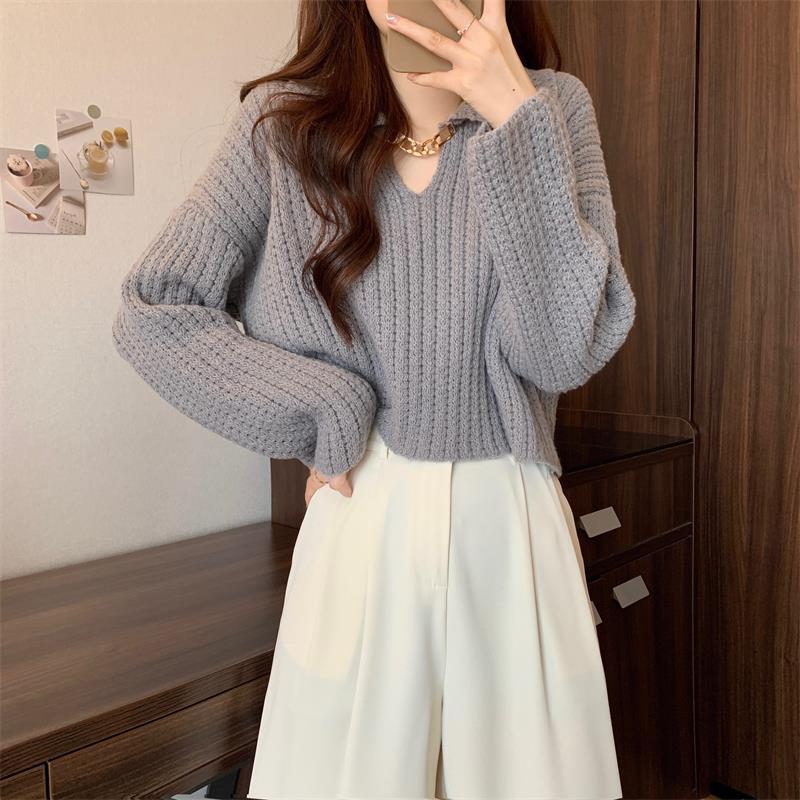 Women's Autumn/Winter White V-Neck Sweater with Peter Pan Collar