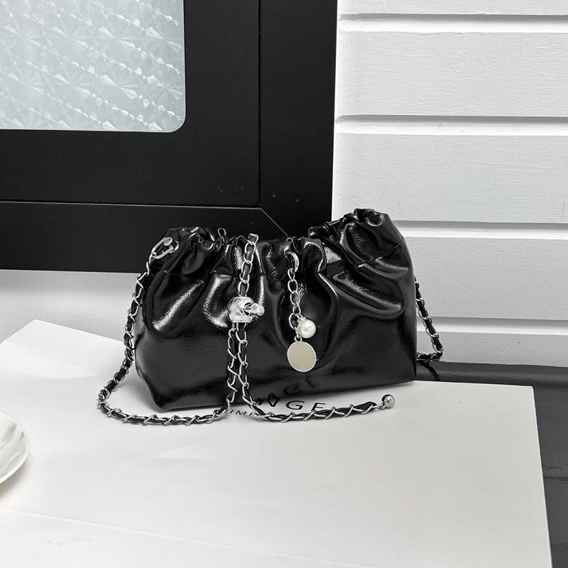 Borsa a Catena con Tracolla Pieghettata Trendy e Design Piccolo e di Nicchia.