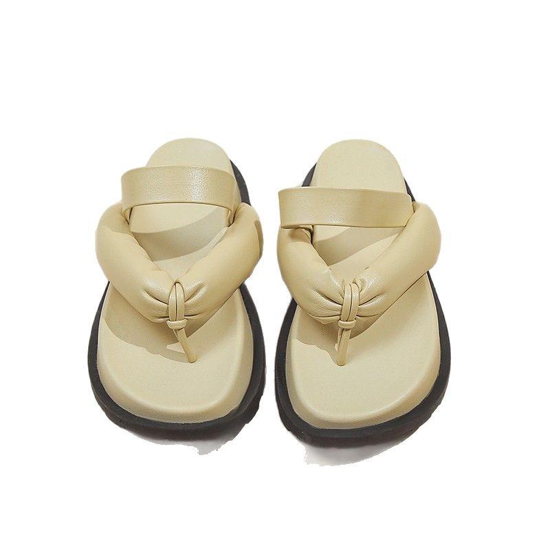 Black Fashionable Going Out Slippers Women's 2025 Spring and Summer New Thick-bottomed Retro Temperament Simple Niche Flip-flops