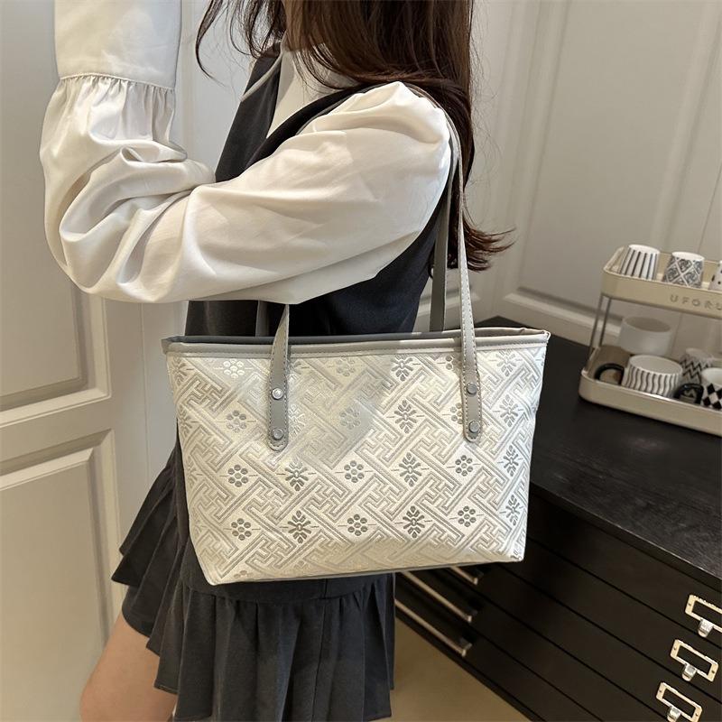 Large-capacity bag women's summer versatile new casual shoulder bag premium texture commuter tote bag