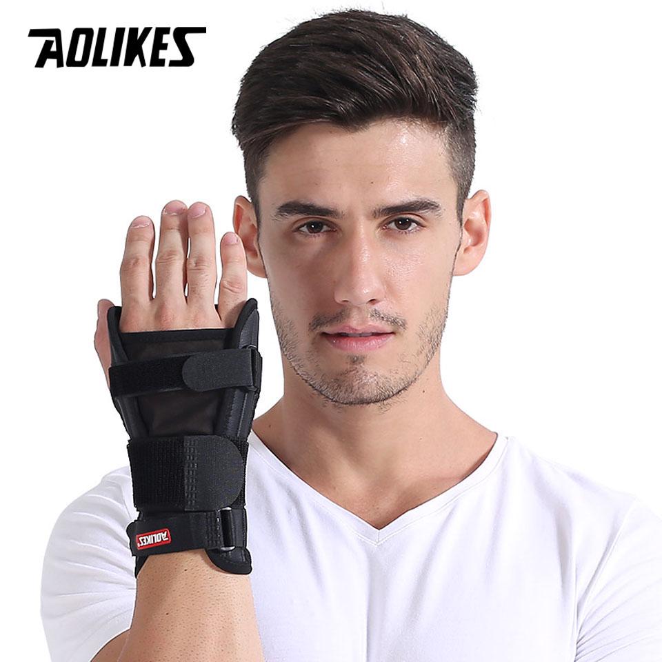 Attelle de poignet Aolikes Support pour tunnel carpien pour soulager les blessures et protéger les fractures Bracelet de poignet orthopédique noir