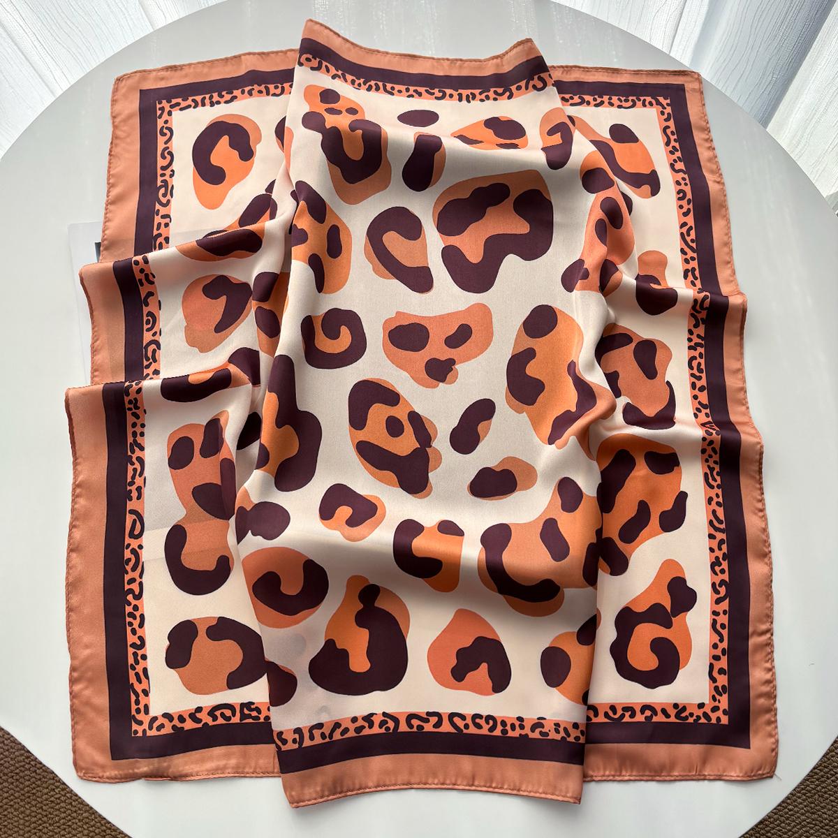 

Leopard Printed Square Scarf For Women Stylish Imitation Silk Scarves Bandanas Luxury Hijab Neckerchief Elegant Shawl Wraps
